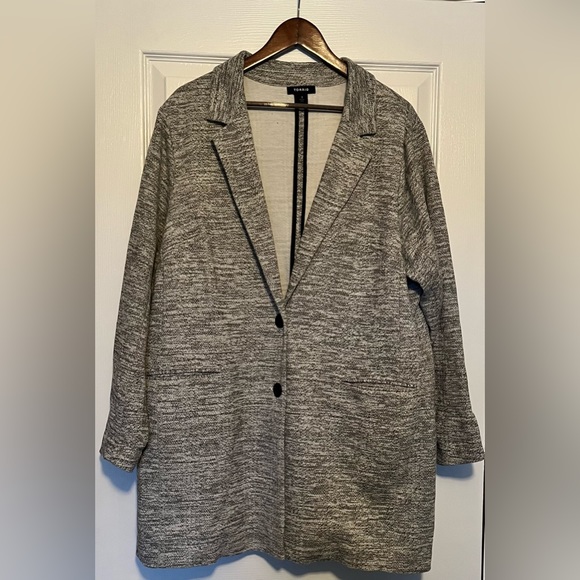 Torrid Size 3x light grey Studio Double Knit boyfriend blazer- great condition! - Picture 2 of 10
